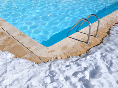 How do solar swimming pool pumps work?